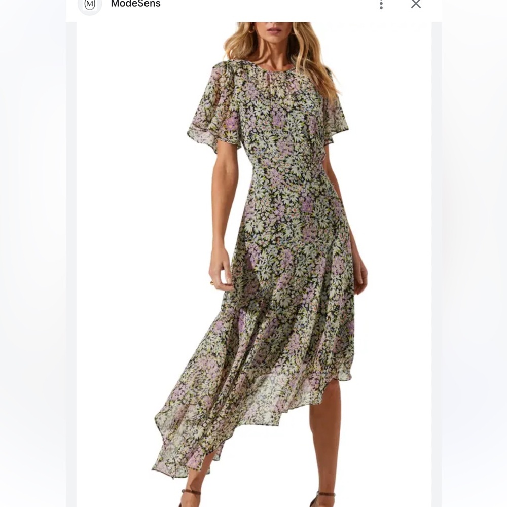 ASTR the label black daisy floral dress. Size xs and never worn. Tags still on